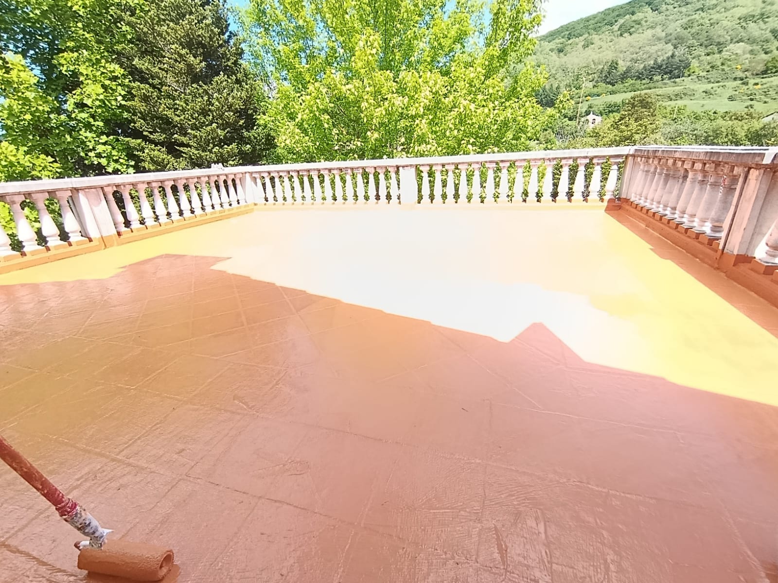 Terraza impermeabilizada en Burgos con sistema elástico continuo