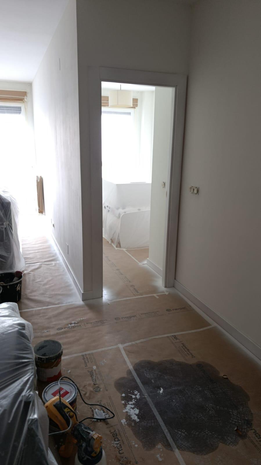 Vivienda repintada con acabado claro después del trabajo completo de pintura en Burgos