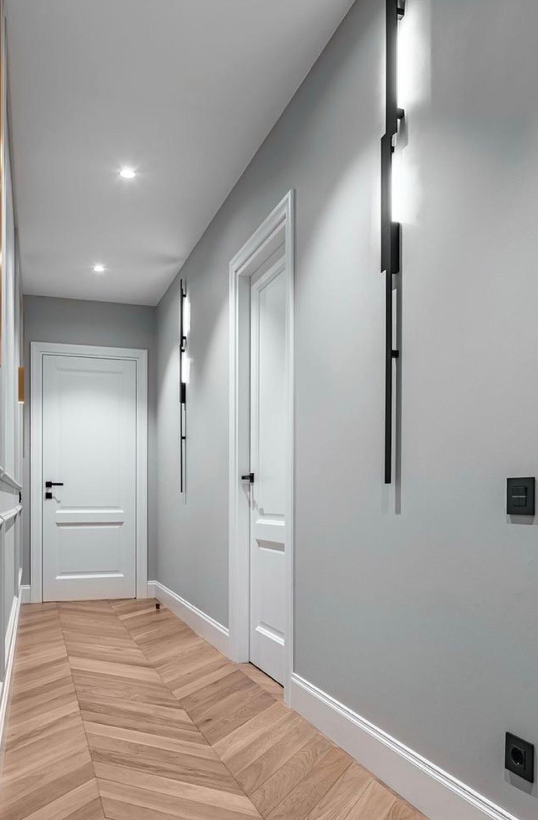 Portal de comunidad de vecinos en Burgos antes y después de pintar: de deteriorado a luminoso y renovado